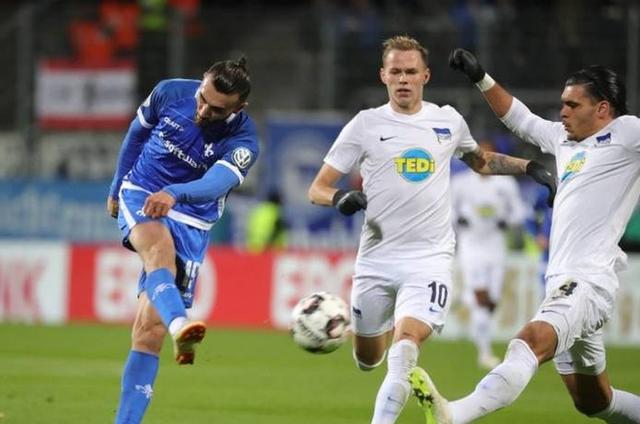 汉堡队主场不敌对手,遭遇连败 汉堡队主场不敌对手,遭遇连败