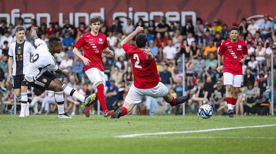 德国在欧预赛中连场精彩对决 德国在欧预赛中连场精彩对决