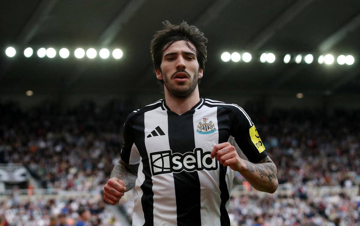 克斯亚金斯特领衔进攻，率队冲击胜利