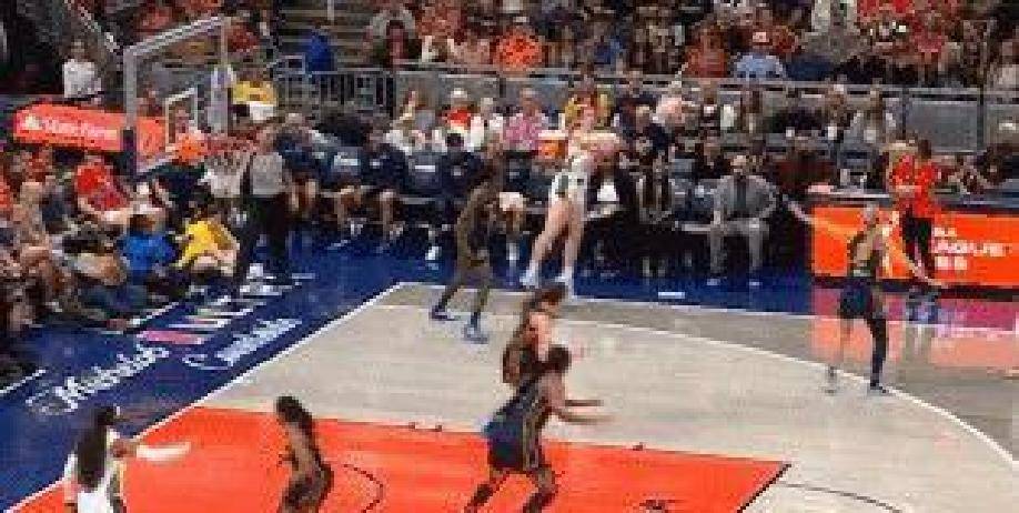 包含进攻战术惊艳球迷，球队风云快意呼啸而过的词条