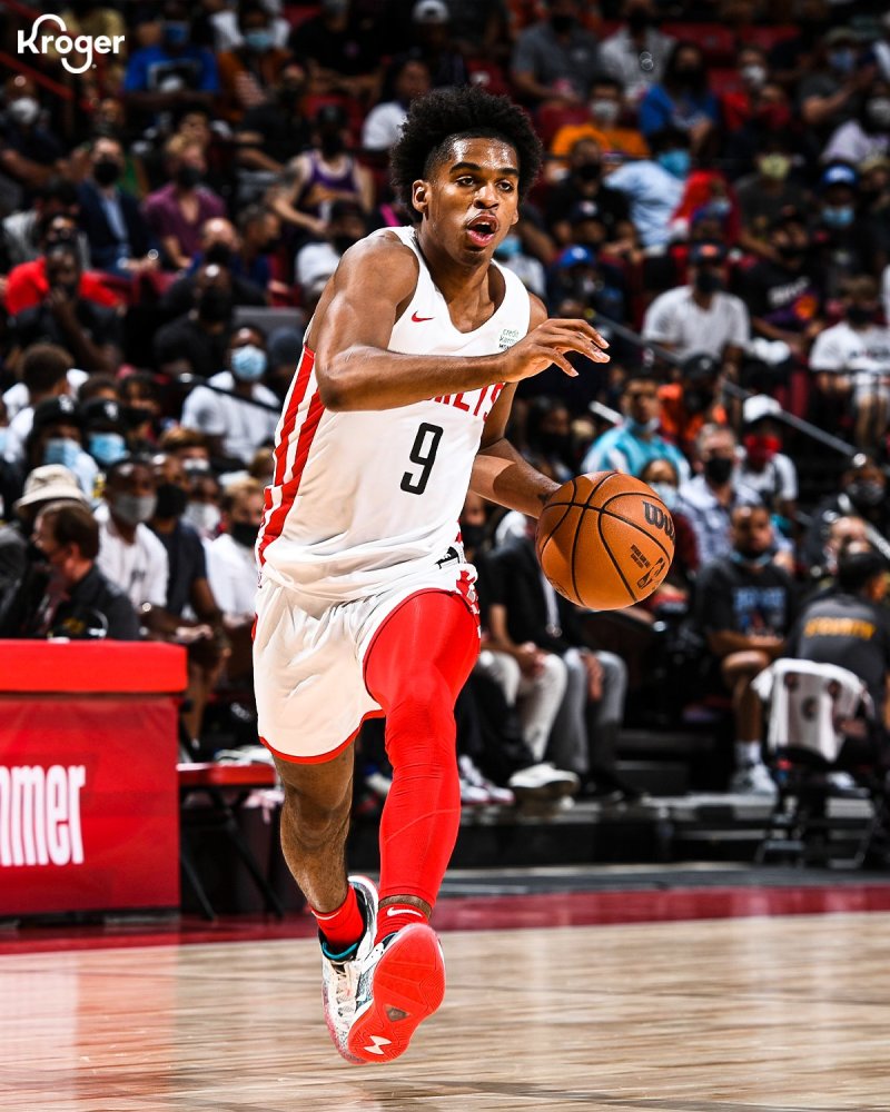 包含年轻球员展现爆发力,领先比分迅速拉开的词条 包含年轻球员展现爆发力,领先比分迅速拉开的词条