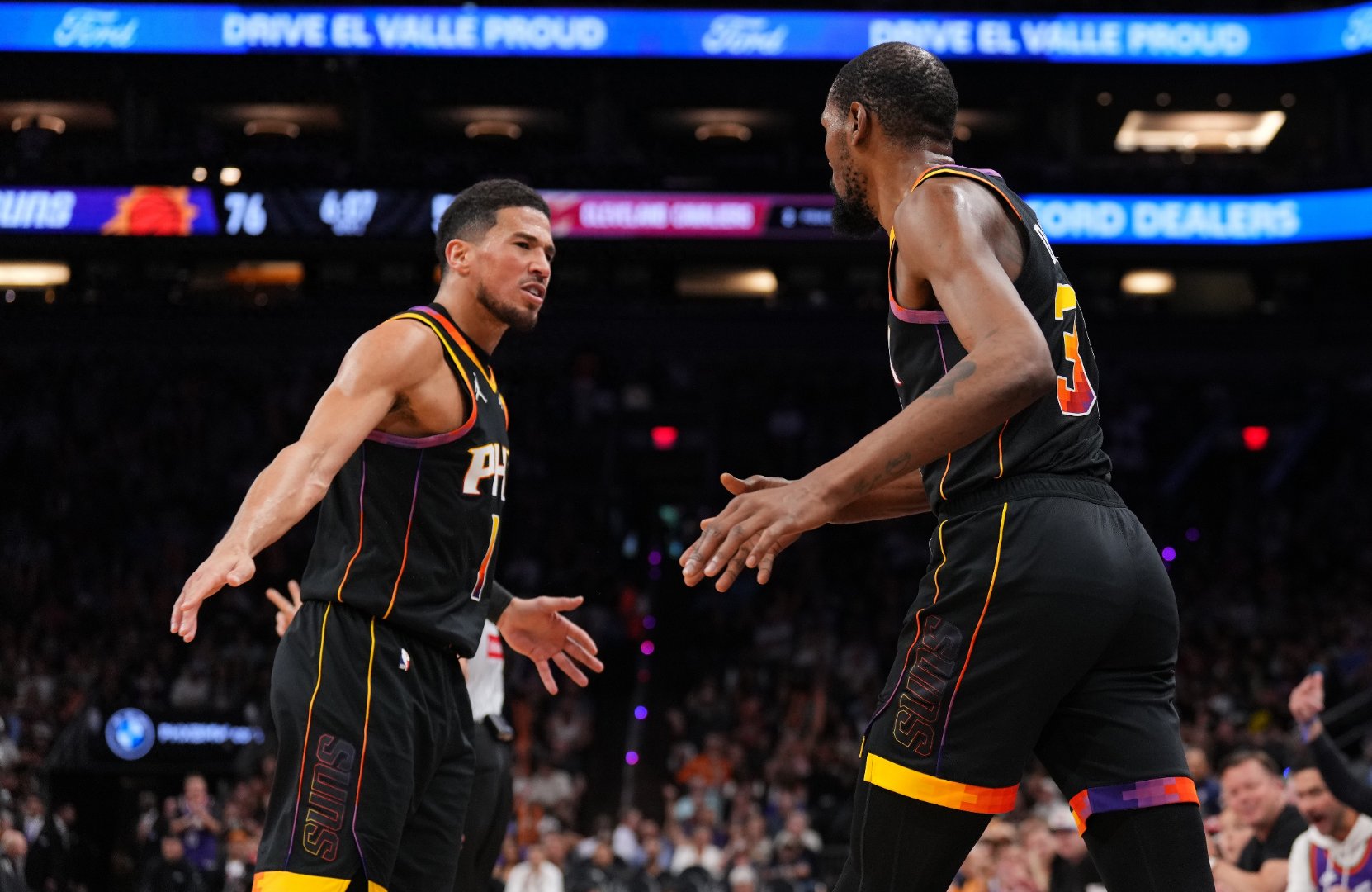 太阳战胜雷霆，布克大放异彩