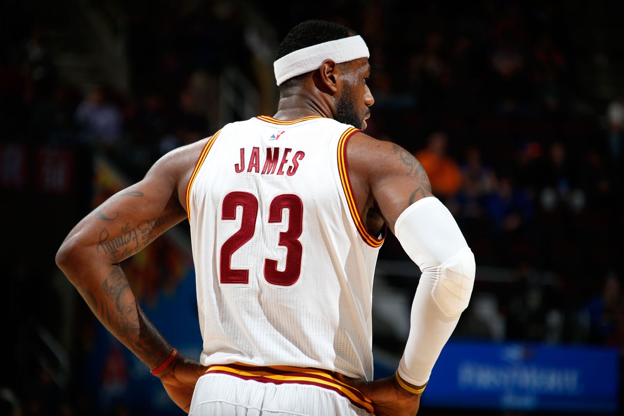 火箭客场逆转骑士，取得关键胜利