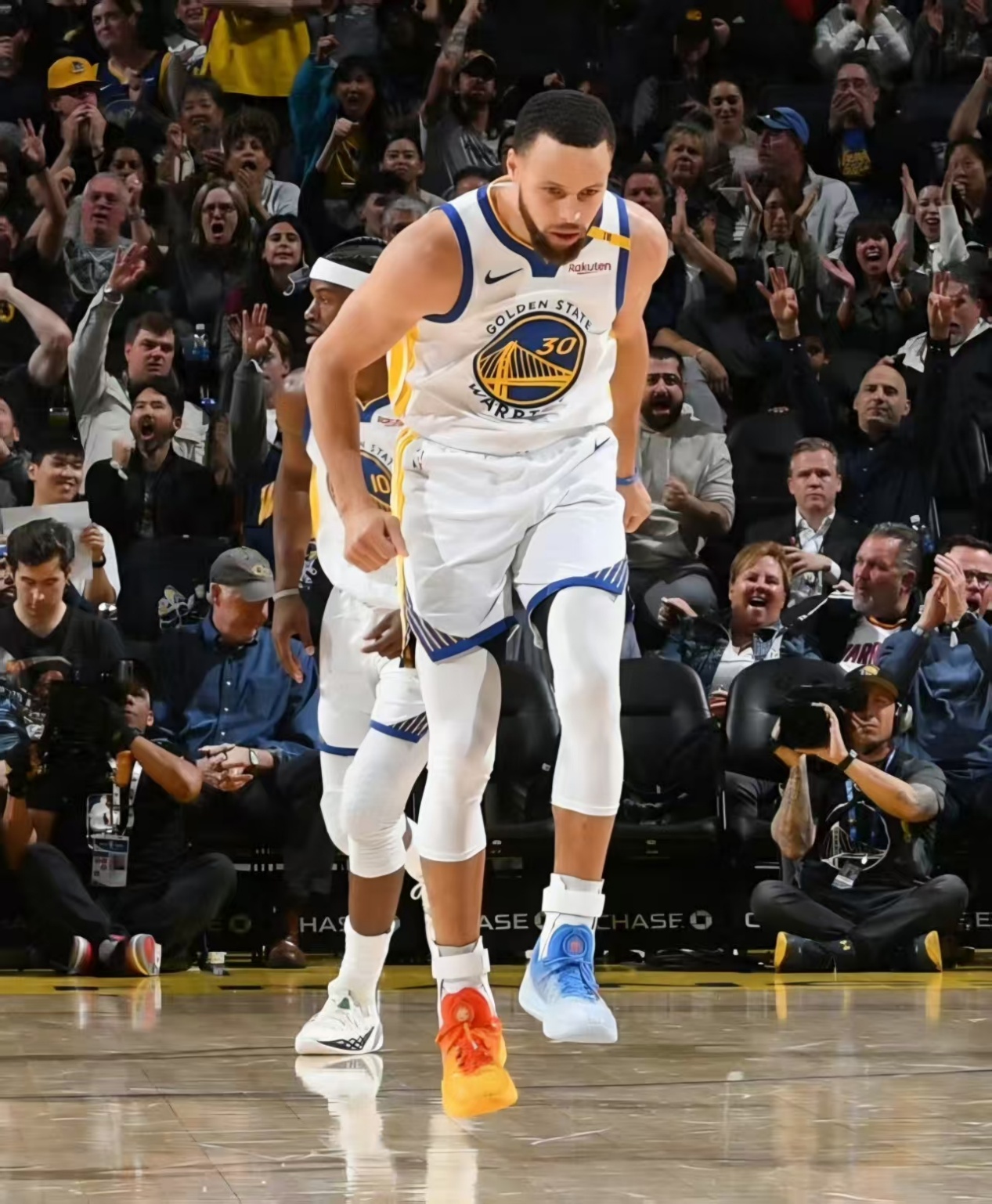 勇士击败湖人，小牛上演大逆转