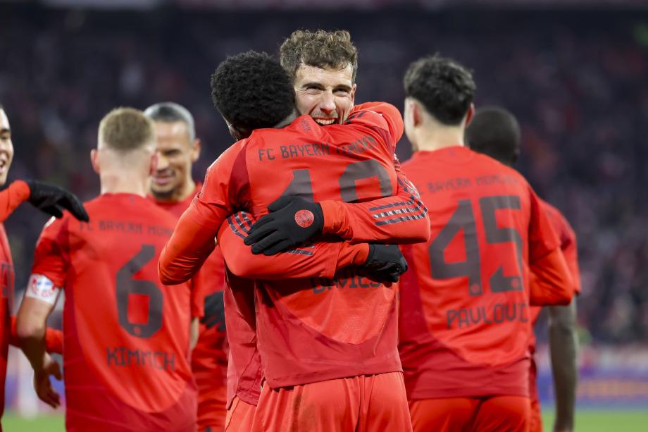 拜仁慕尼黑客场战胜RB莱比锡，德甲联赛豪取三分，领跑榜首位置