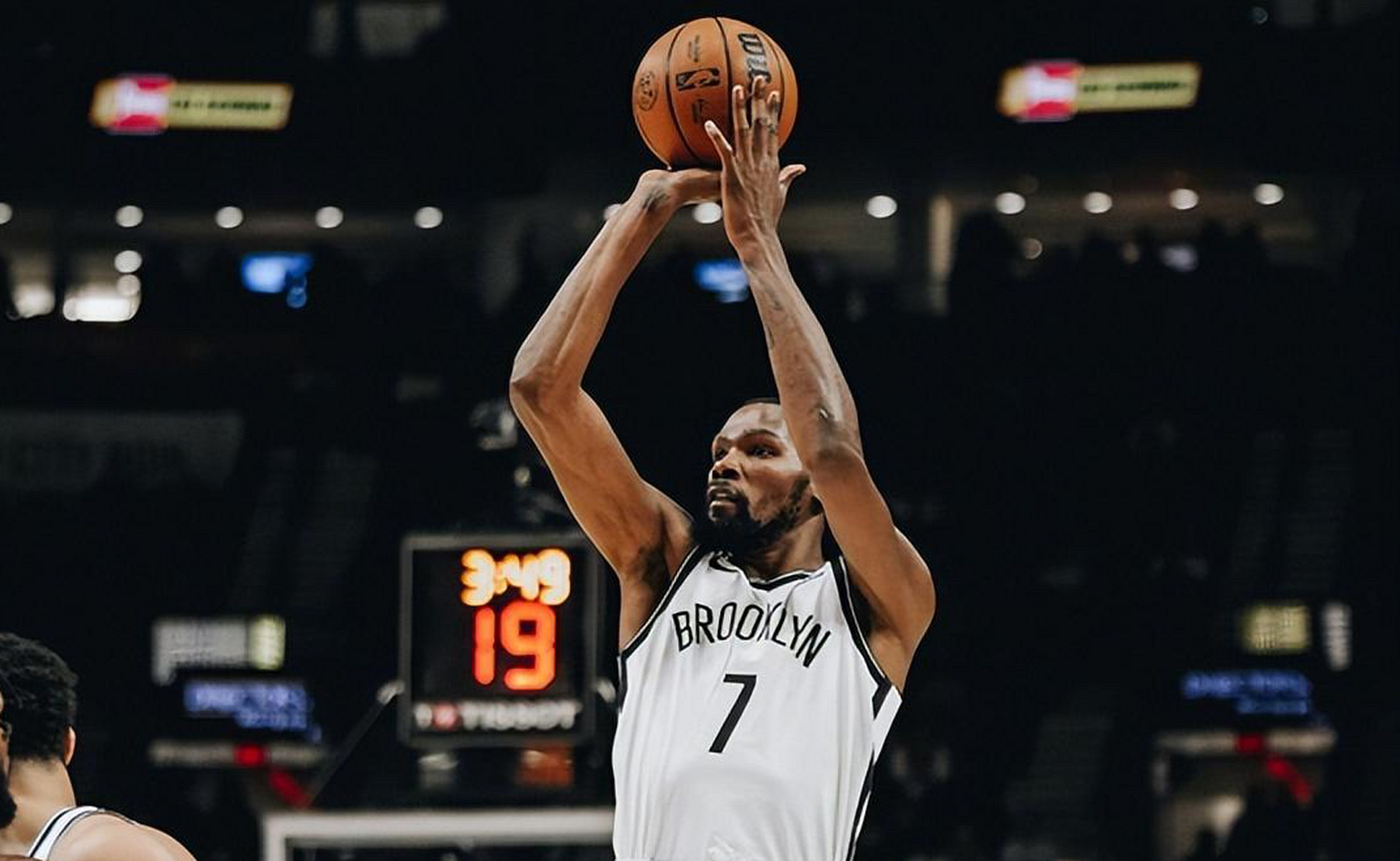 包含篮网惊险胜国王！厄瓜多尔再次绝杀挽败的词条